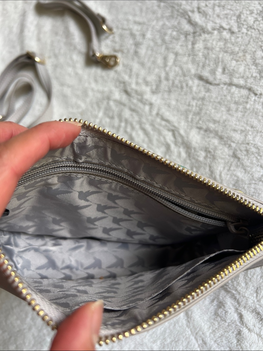 Lo & Sons Waverley 2 Convertible Crossbody Bag - Grey Saffiano Leather - Picture 5 of 12